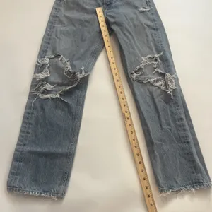 Agolde Women's 90's Mid Rise Distressed Jeans Light Blue Button Fly Size 24 thumbnail 4