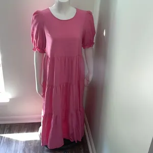 Petal & Pup Tiered Linen Maxi Dress Pink size 4 thumbnail 3