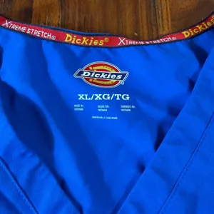 Dickies Xtreme Stretch Royal Blue V-Neck Scrub Top XL 82851 Womens thumbnail 2