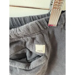Vuori Halo Essential Shorts Charcoal Gray Organic Cotton Drawstring Medium thumbnail 3