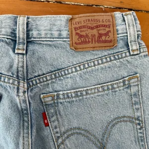 Levi's FLOW STYLE Women's Wedgie Straight-Leg High Rise Crop Jeans, US Size 24 thumbnail 5