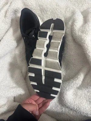 On Cloud Shoes thumbnail 3