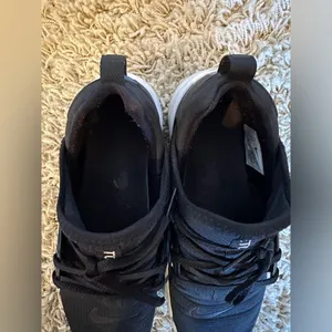 Nike sneakers thumbnail 4