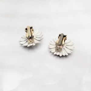 Vintage Clip On Earrings 1" Large Daisy Flower - Floral Whimsical Summer Theme thumbnail 5