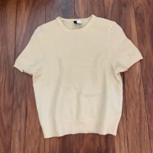 H&M Short Sleeve Knit Sweater Top Divided Butter Yellow Size Small thumbnail 1