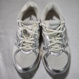 Saucony Ride Millennium Silver Cream Metallic Sneakers Women’s 10 NWOT thumbnail 2