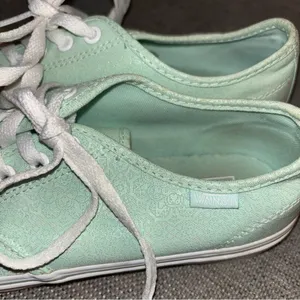 VANS embossed light green laced shoes, size 7.5 thumbnail 4