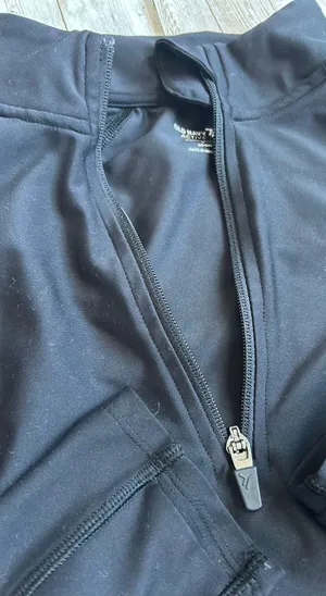 Old Navy Active Crop Athletic Half / Quarter Zip Up thumbnail 2