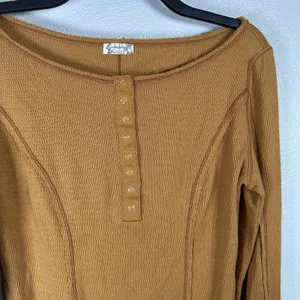 Free People Intimately Sloane Henley Bodysuit Sz Medium Snap Thumbholes Mustard thumbnail 2