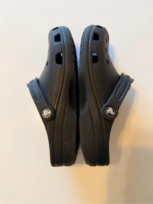 Crocs clogs perforated lightweight black, unisex, size 8 Women's/6 Men's thumbnail 12