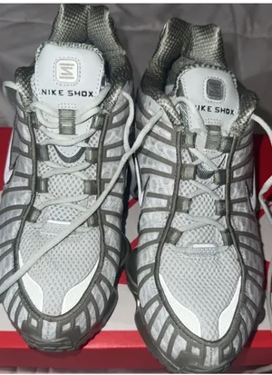 Women Nike shoes  thumbnail 3