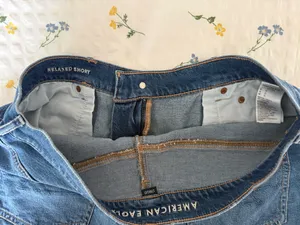 Super High-Waisted Relaxed Denim American Eagle Strigid Shorts thumbnail 3