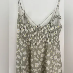 Princess Polly Green Daisy Print Romper Size 6 Smocked Back V Neck thumbnail 9