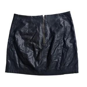 Free People Black Vegan Leather Mini Skirt Faux Leather Panel Seam Size 12‎ thumbnail 3
