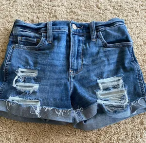 Hollister Jean Shorts Mid-Rise 3" thumbnail 1