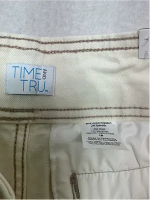 Womans Time and Tru High Rise Pleated Ivory Denim Shorts size 18 waist 37 inches thumbnail 4