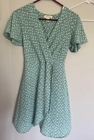 Summer Dress Green Size M thumbnail 1