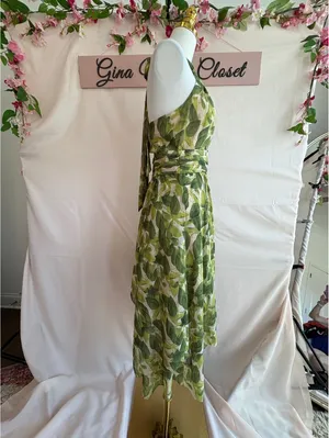 Vince Camuto Women's Green Leaf Print Halter Dress Size 6 thumbnail 4