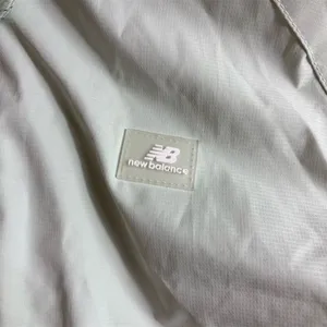 New Balance Women's Windbreaker‎ Jacket Green Hooded Size S Casual Spring thumbnail 3