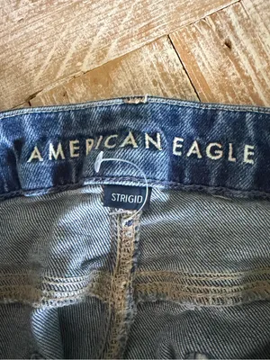 👖 American Eagle Curvy Strigid Ripped Mom Jeans 👖 ~ Size 10 thumbnail 7