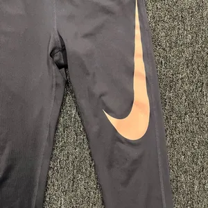 Nike Gray and pink Leggings Athletic Performance thumbnail 2