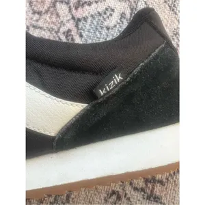 Kizik Milan Black and White Suede Hands-Free Sneakers Unisex Size 11.5 Women’s thumbnail 8