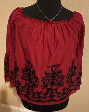 NWT Juniors Burgundy Off The Shoulder Top M thumbnail 3
