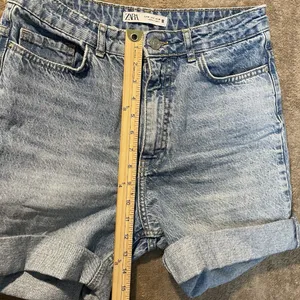 Zara Shorts Women's 6 Mom Jean Denim Cuffed Light Wash Blue High Rise Modest thumbnail 6