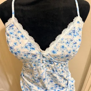 PrettyLittleThing FLORAL PRINT LACE UP BACK TWIST DETAIL MIDI DRESS Size 12 thumbnail 4