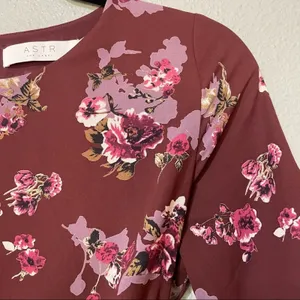 ASTR The Label Maroon Floral Wrap Front Mini Dress Womens XS Fall Boho Ruched thumbnail 11
