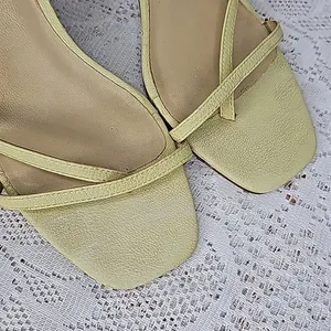 42 Gold yellow leather strappy ankle strap unique rare heel heels sz 8 thumbnail 3