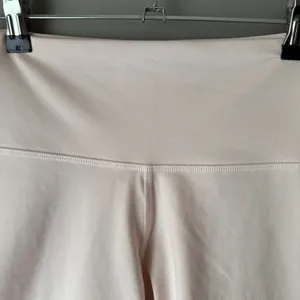 Old Navy sz S light pink‎ active shorts NWT thumbnail 2
