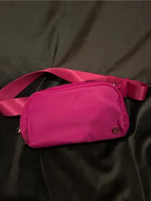 NWT lululemon Everywhere Belt Bag 1L - Sonic Pink Crossbody Waist Pack thumbnail 4