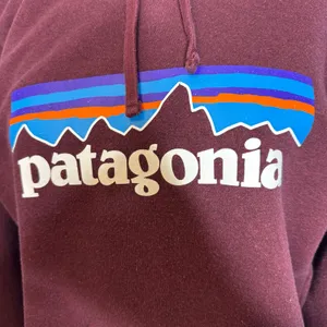 Patagonia P-6 Logo Uprisal Hoodie Women’s M Burgundy Pullover Sweatshirt thumbnail 4