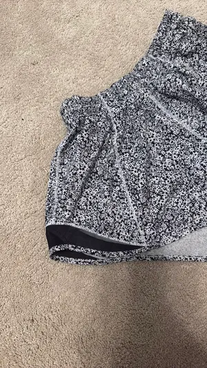 Black and White lululemon hotty hots 4 thumbnail 4