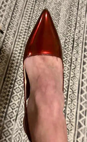 Boutique Shiny burgundy pointed toe sling back heels thumbnail 5