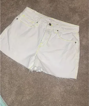 Good American white denim shorts thumbnail 2