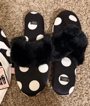 Victoria’s Secret slippers thumbnail 1