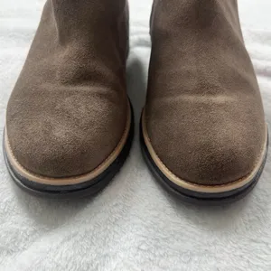 Clarks Sharon Suede Brown Tan Ankle Wedge Boots Almond Toe Women’s Sz 6 Booties thumbnail 5