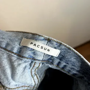 Pacsun Two Toned Straight Leg Jeans Womens Size 24 Button Fly thumbnail 3