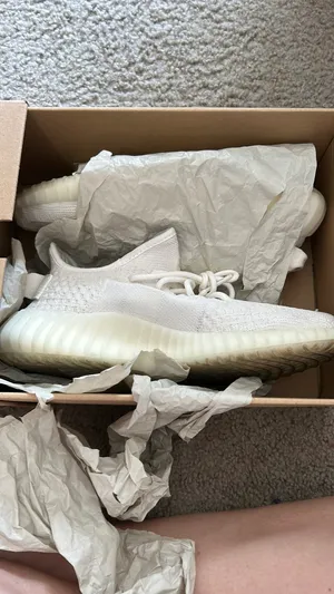 Yeezy 350 V2 thumbnail 2