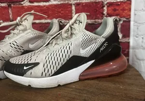 Nike Women’s Airmax 270 size 7 thumbnail 1