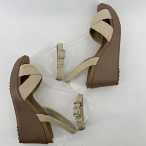 Crocs Leigh II Cross Strap Ankle Wedge Sandal Beige Khaki Women 7 Strappy Vacay thumbnail 6