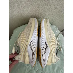 Saucony Endorphin Shift Women’s Running Shoes Beige/White/Yellow size 10.5 thumbnail 8