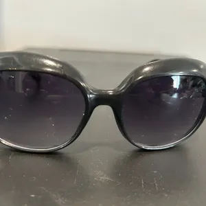 Black Sunglasses thumbnail 3