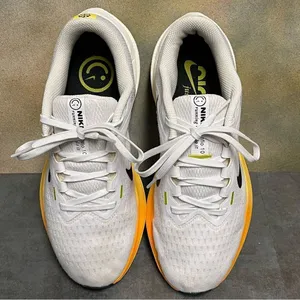 Nike Zoom Winflo 10 Women's White Running Shoes Size 8.5M thumbnail 8
