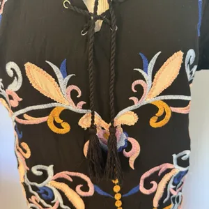 Skies Are Blue Dress Size Small Black Embroidered Shift Boho‎ Floral Feminine thumbnail 8