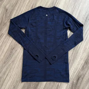 lululemon Navy Long Sleeve Top Size 10 Women’s Swiftly Tech Crewneck thumbnail 2