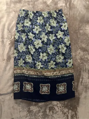 Sag Harbor Petite Pencil Skirt Women’s Size M Navy Floral with Border Print thumbnail 8