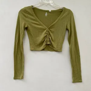Me To We Olive Green Ruched Crop Top XS Long Sleeve Boho Y2K thumbnail 3